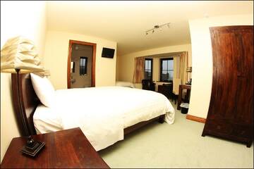 Фото номера Трехместный номер Гостевой дом All the Twos Lodge г. Клифден 3